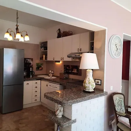 Апартаменты Luxus-fewo In Pino - Casa Roccia Pino Lago Maggiore