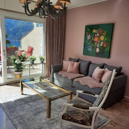 Апартаменты Luxus-fewo In Pino - Casa Roccia Pino Lago Maggiore